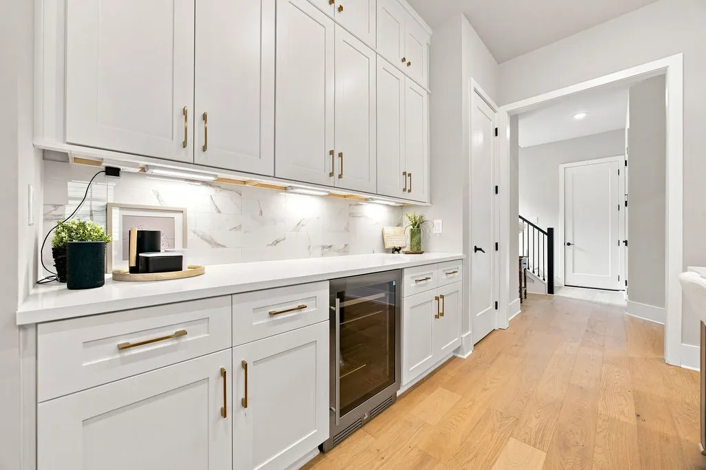 Butler's pantry / bar